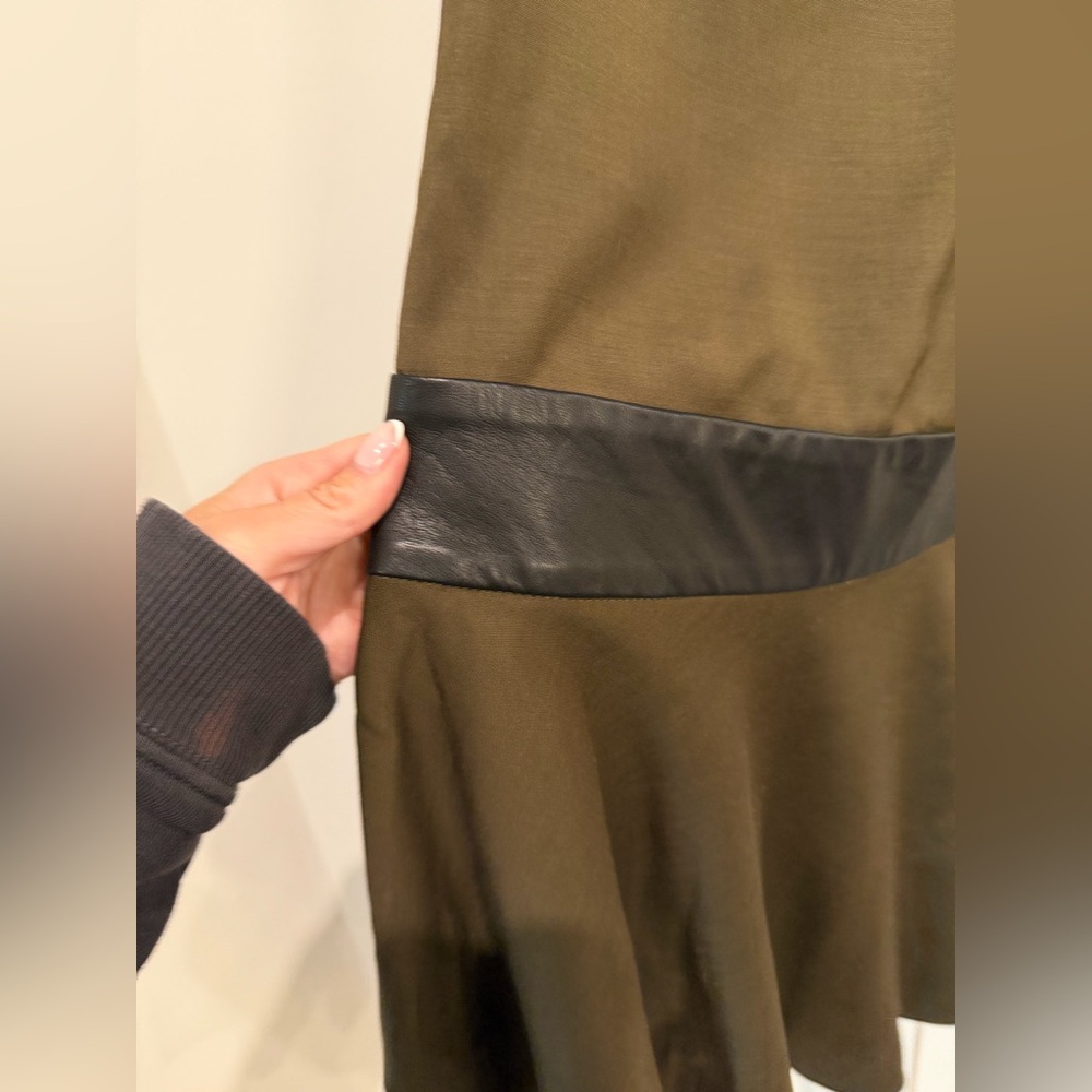 Alice + Olivia Sample Olive Drop Waist Dress With Leather Detailing Size 4 - Picture 10 of 15